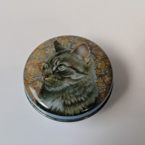 90's Vintage Lesley Anne Ivory Small Cat Tin Dated 1990 Decorative Collectible